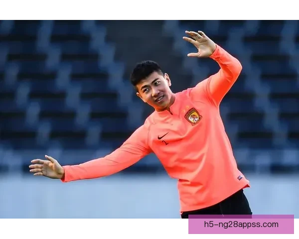 武汉三镇续约后卫刘奕鸣加强阵容深度